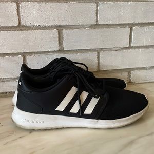Adidas cloud foam women’s athletic sneakers size 9.5 black and white
